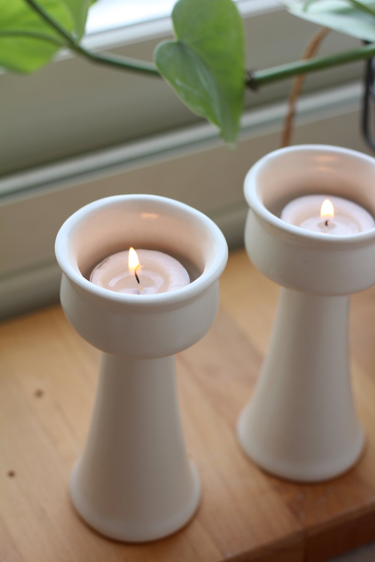 זוג פמוטים בשמנת מט