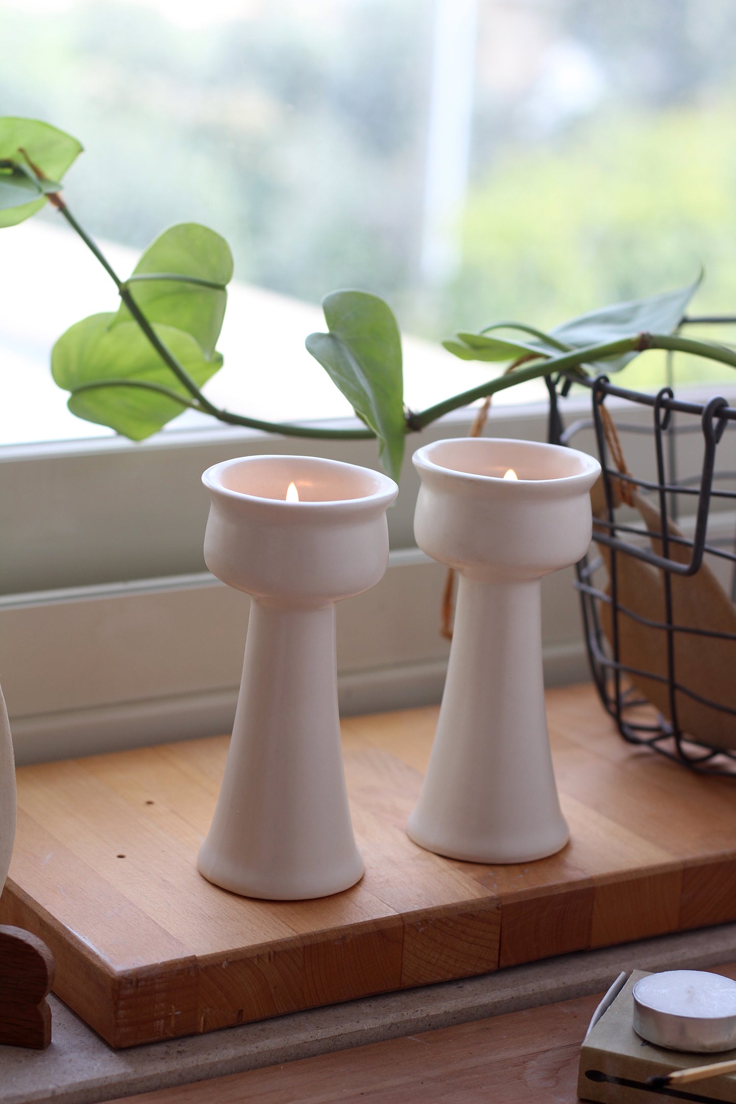 זוג פמוטים בשמנת מט