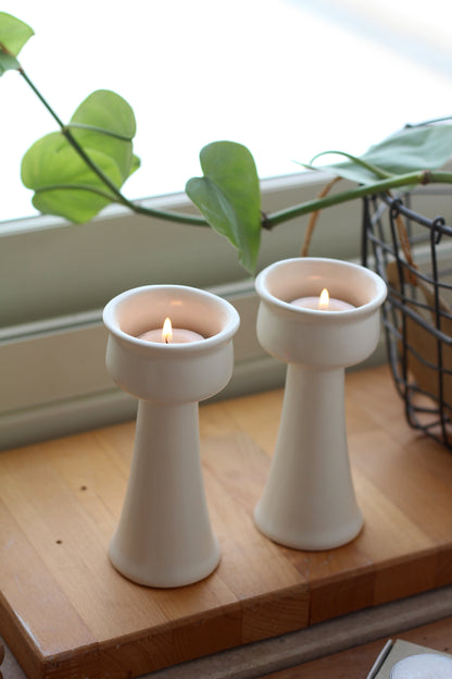 זוג פמוטים בשמנת מט